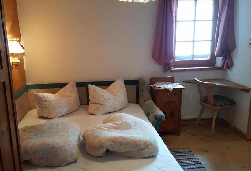 3 Sovrums Lägenhet, Bio Berghof