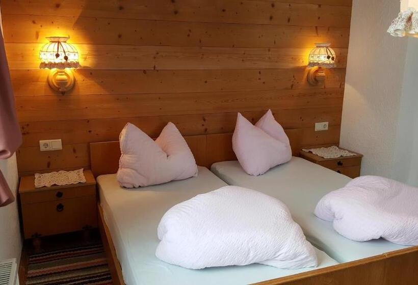 3 Sovrums Lägenhet, Bio Berghof