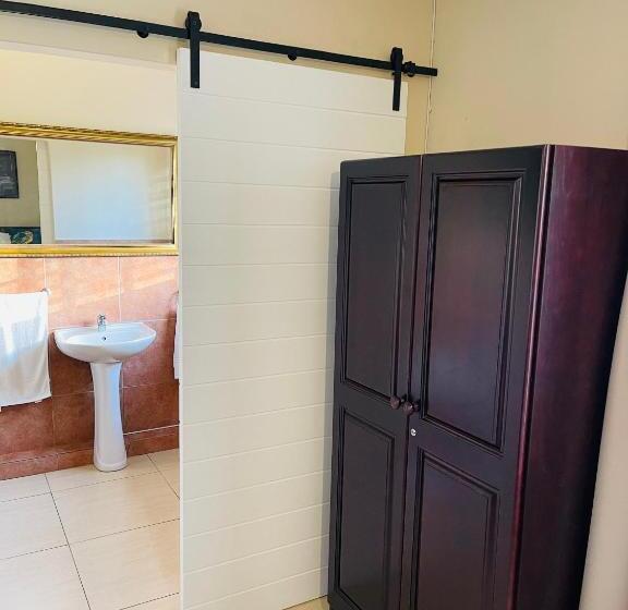 اتاق استاندارد, Oyster Tide B&b