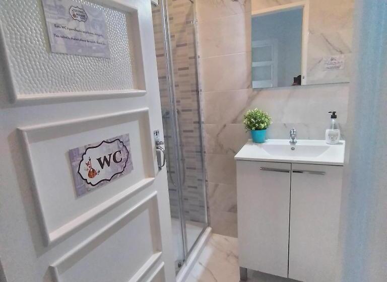 اتاق اکونومی, Divine House Of Graça