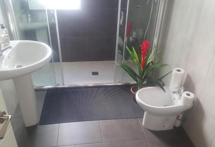 اتاق استاندارد چهارنفره با سرویس بهداشتی مشترک, Pension Yna Holiday