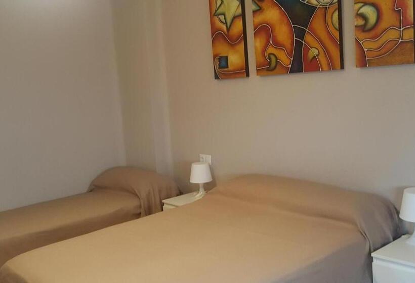 اتاق استاندارد چهارنفره با سرویس بهداشتی مشترک, Pension Yna Holiday