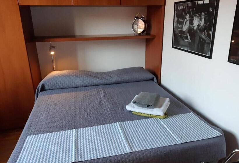 Standard room with outdoor bath, B&b Il Glicine Di Basiglio