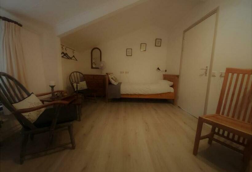 חדר סטנדרט לשלושה, De Hammerhoeve