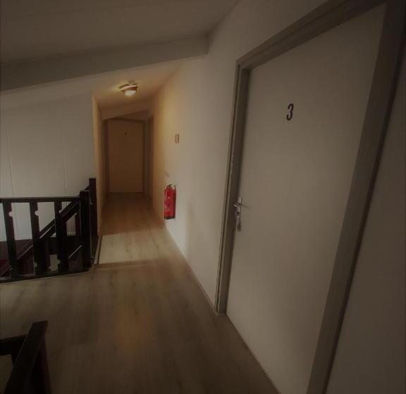 חדר משפחתי, De Hammerhoeve