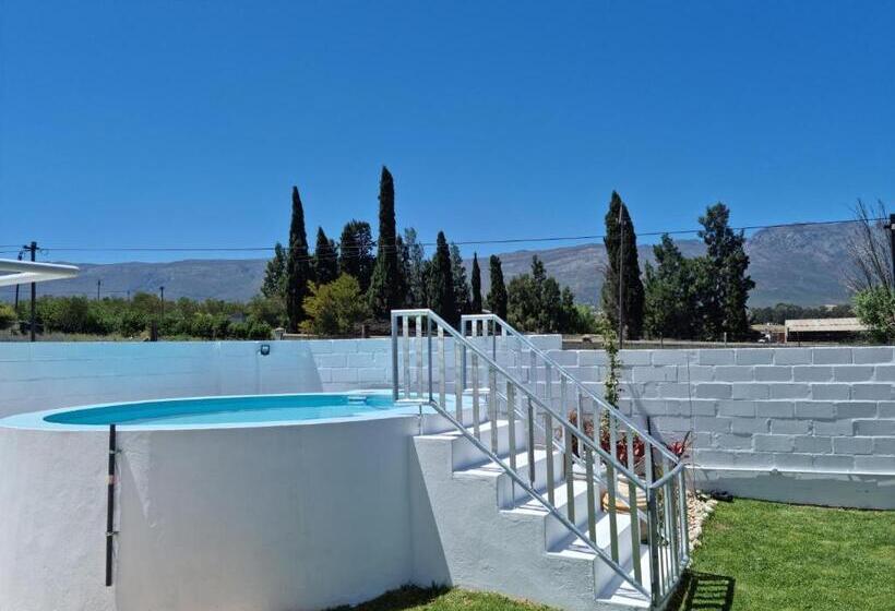 شقة غرفة واحدة, Greenhouse Accommodation