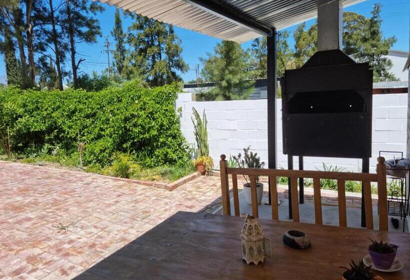 شقة غرفة واحدة, Greenhouse Accommodation