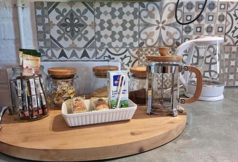 شقة غرفة واحدة, Greenhouse Accommodation