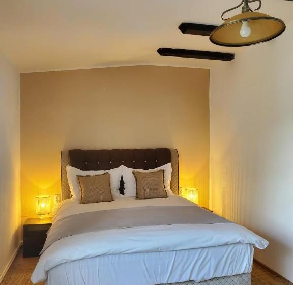 带花园景观的标准工作室, Hanu Lu Mos Opinca