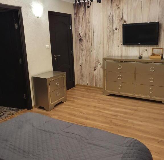 标准间, Hanu Lu Mos Opinca