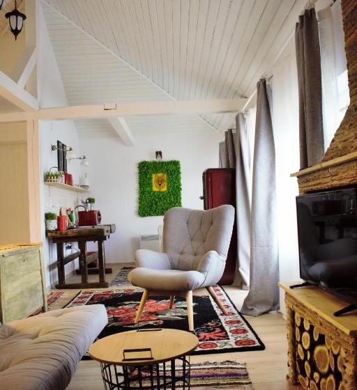 家庭洋房, Hanu Lu Mos Opinca