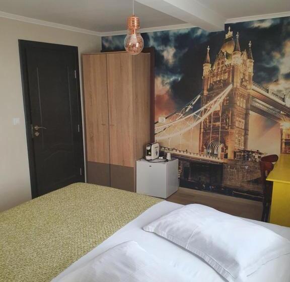 标准间, Hanu Lu Mos Opinca