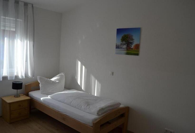带1个卧室的带阳台的公寓, Aparthotel Sebastian