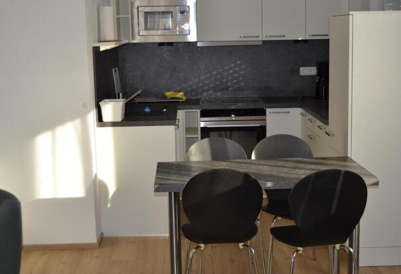 Семейный Номер, Aparthotel Sebastian