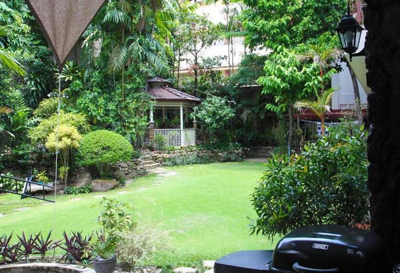 اتاق لوکس با بالکن, New Manila Suites