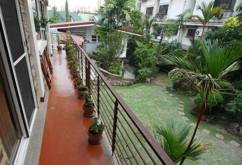 اتاق استاندارد با بالکن, New Manila Suites