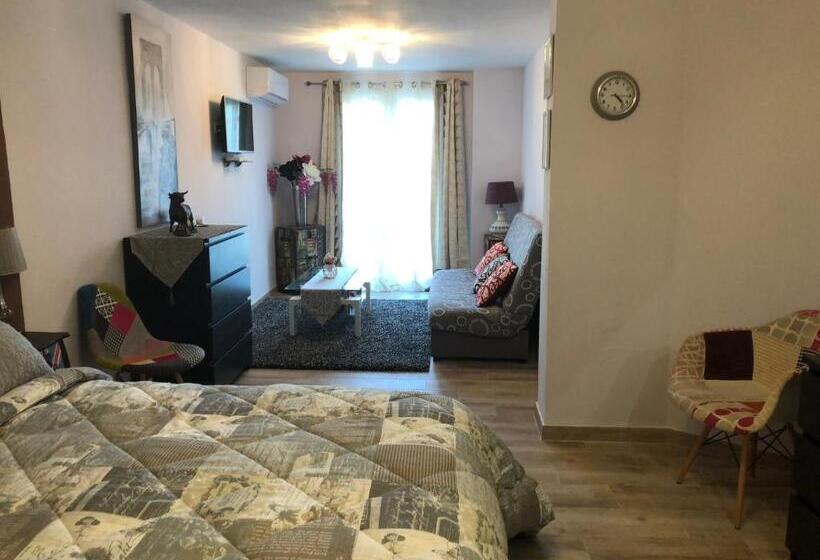 اتاق استاندارد چهار تخته, Villa Paraisos