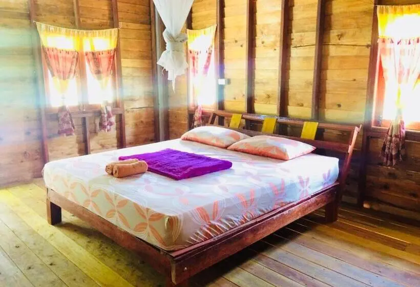 デラックスバンガロー, Gardenhomeresortkohjum