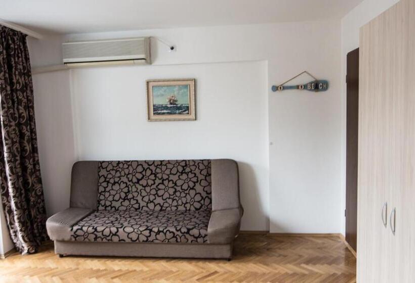 バスルーム共有のトリプルスタンダード, Guest Rooms Old Captain