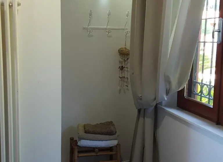 キングサイズベッドのスタンダードルーム, B&b La Casa Di Era