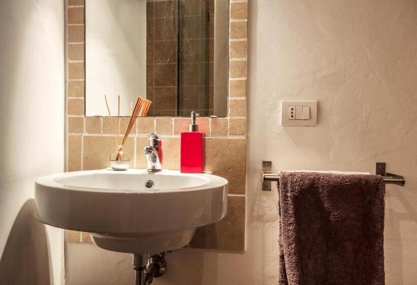 اتاق استاندارد, Da Leo