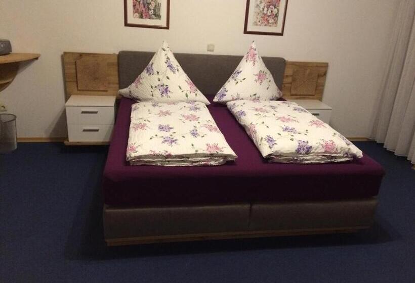 Номер Стандарт с Балконом, Gästehaus Biggi