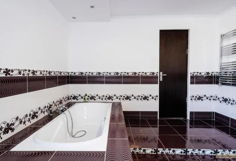 スタンダード４人部屋, Sweet Home Bucovina Frasin Petreceri Private Si Majorate