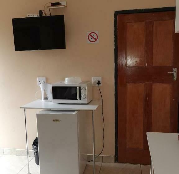 חדר אקונומי יחיד, At Home Bb