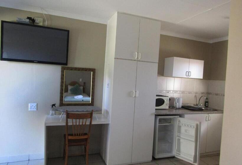 חדר אקונומי, At Home Bb