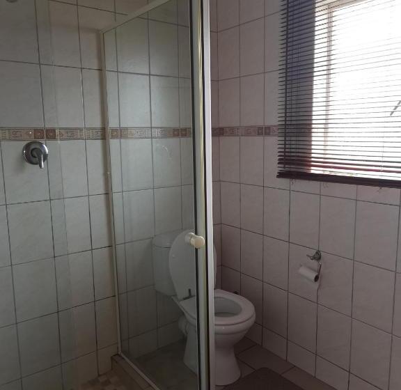 חדר אקונומי, At Home Bb