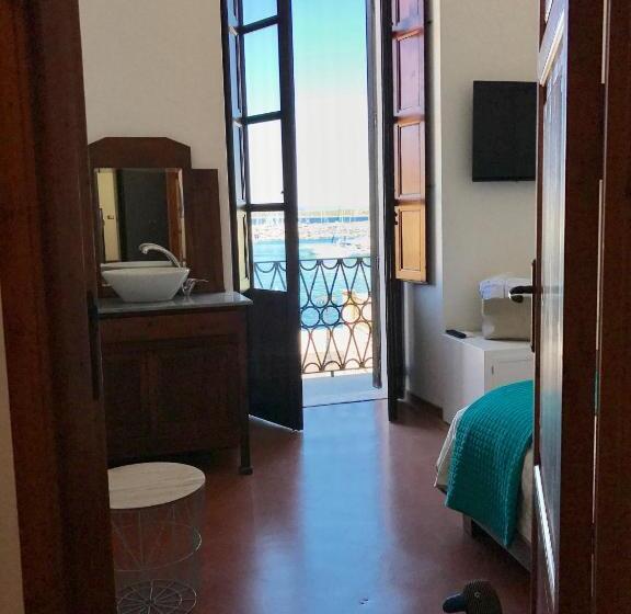 Standard room with outdoor bath, Palazzo Bolasco