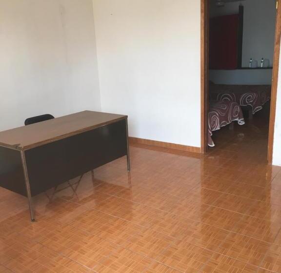 带2个双人床的标准工作室, Juan Pablo Ii