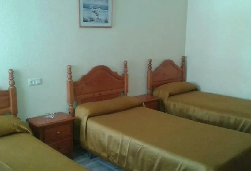スタンダードトリプルルーム, Hostal ávila