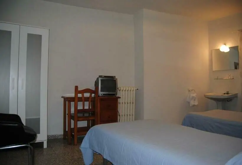 バス共有のスタンダードルーム, Hostal ávila