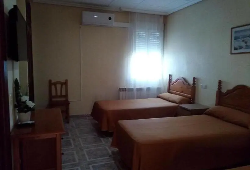 スタンダードトリプルルーム, Hostal ávila