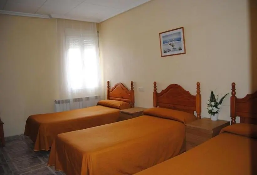 スタンダードトリプルルーム, Hostal ávila
