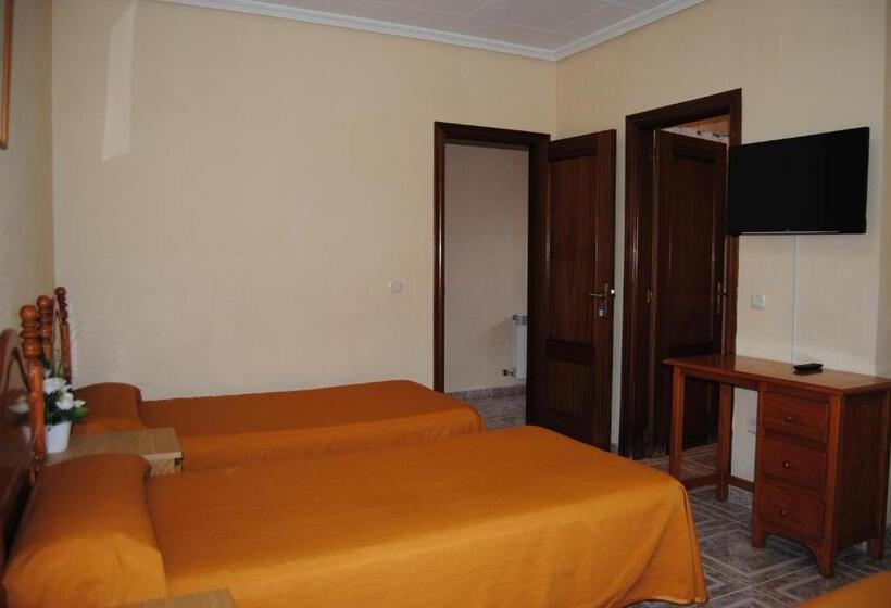 غرفة قياسية ثلاثية, Hostal ávila