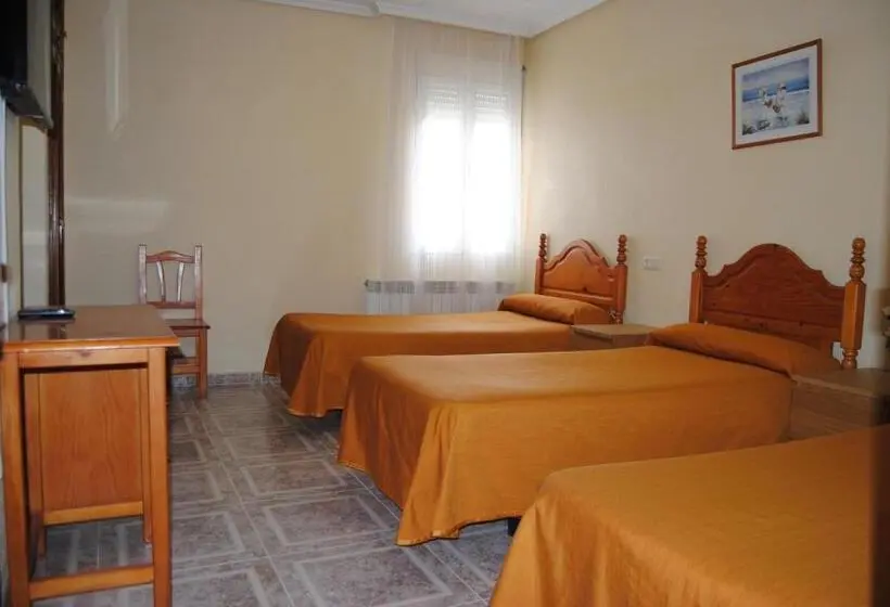スタンダードトリプルルーム, Hostal ávila