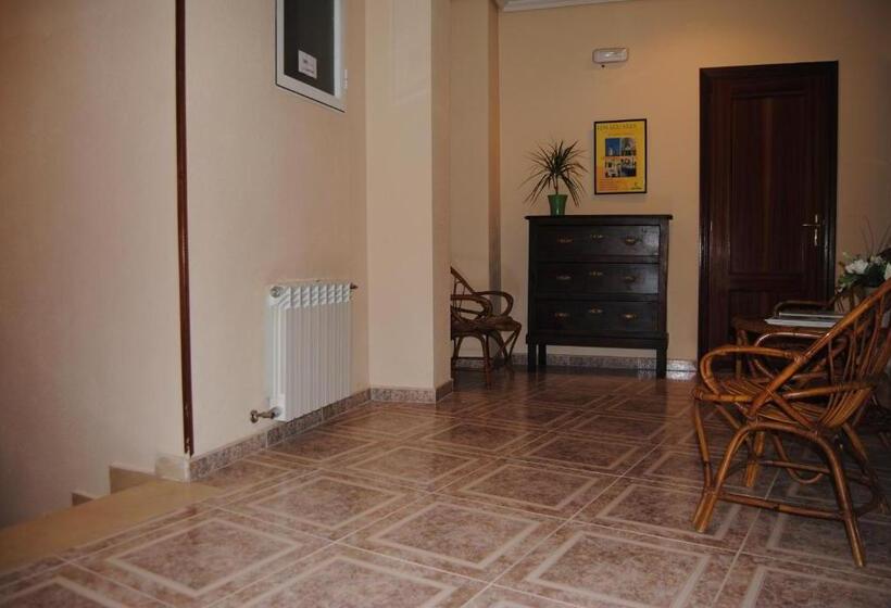 Номер Стандарт Индивидуальный Совместная Ванная, Hostal ávila