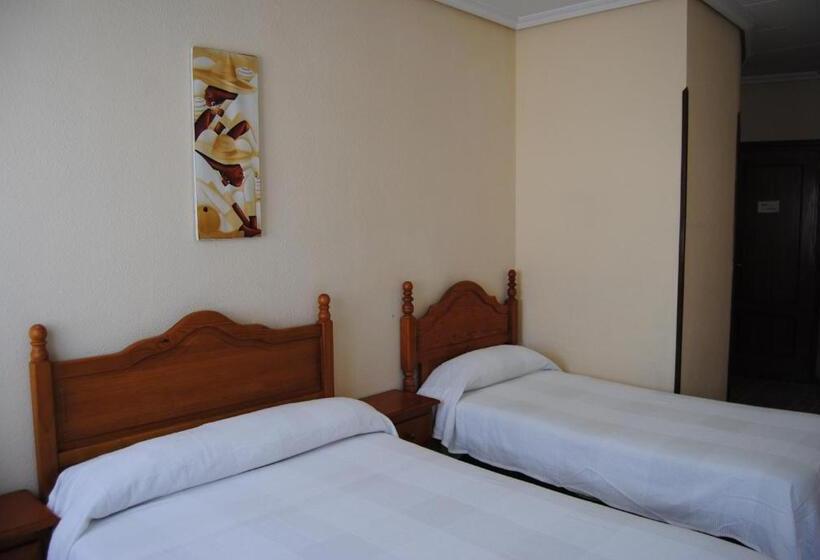 اتاق استاندارد سه نفره, Hostal ávila