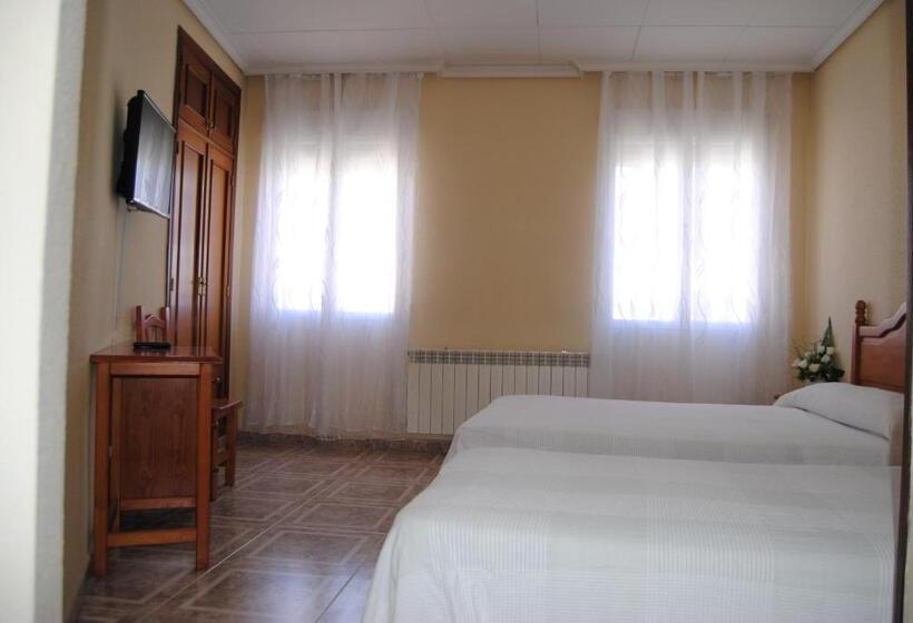 Номер Стандарт Трехместный, Hostal ávila