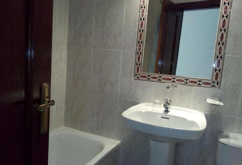 غرفة قياسية رباعية, Hostal ávila