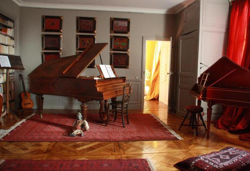 غرفة قياسية مع حمام خارجي, La Maison Bleue