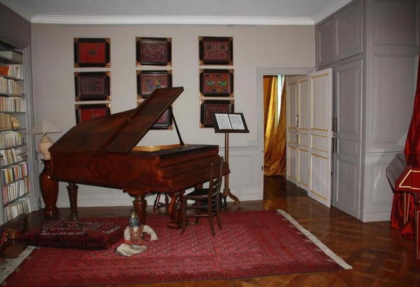 غرفة قياسية مع حمام خارجي, La Maison Bleue