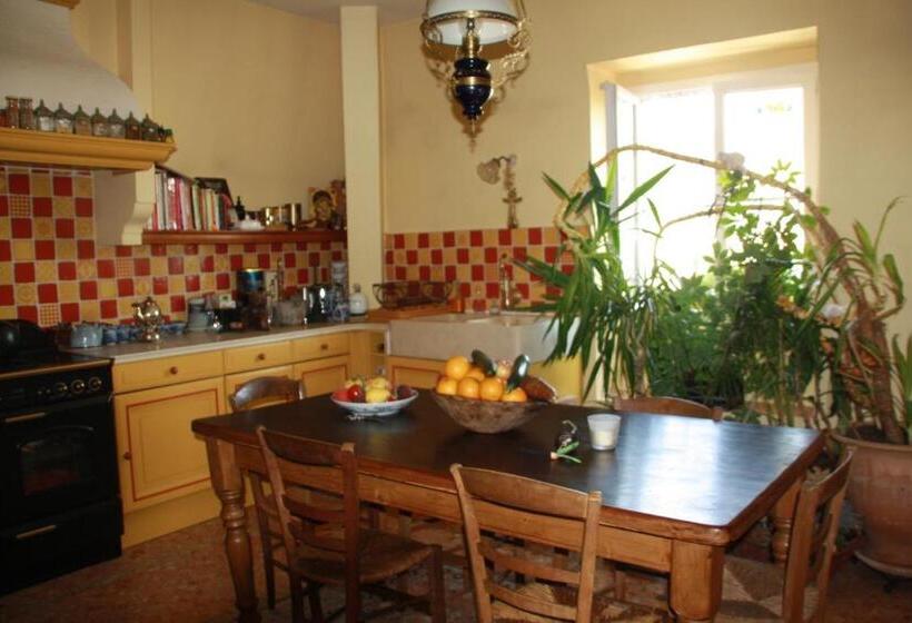 غرفة قياسية مع حمام خارجي, La Maison Bleue