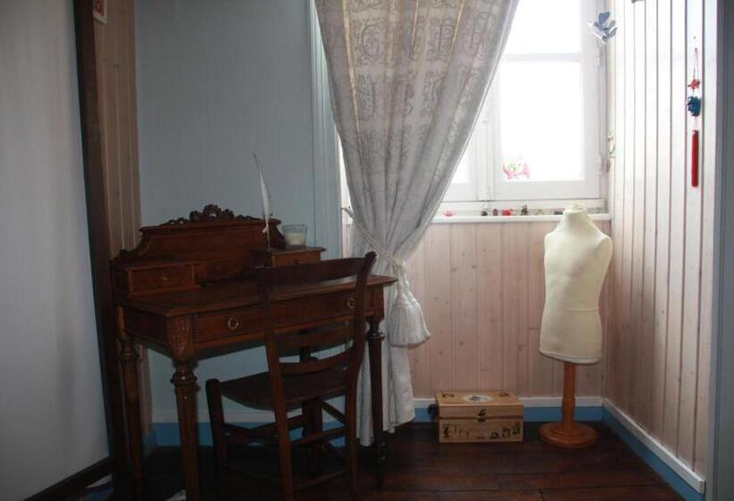 Номер Deluxe Одноместный, La Maison Bleue