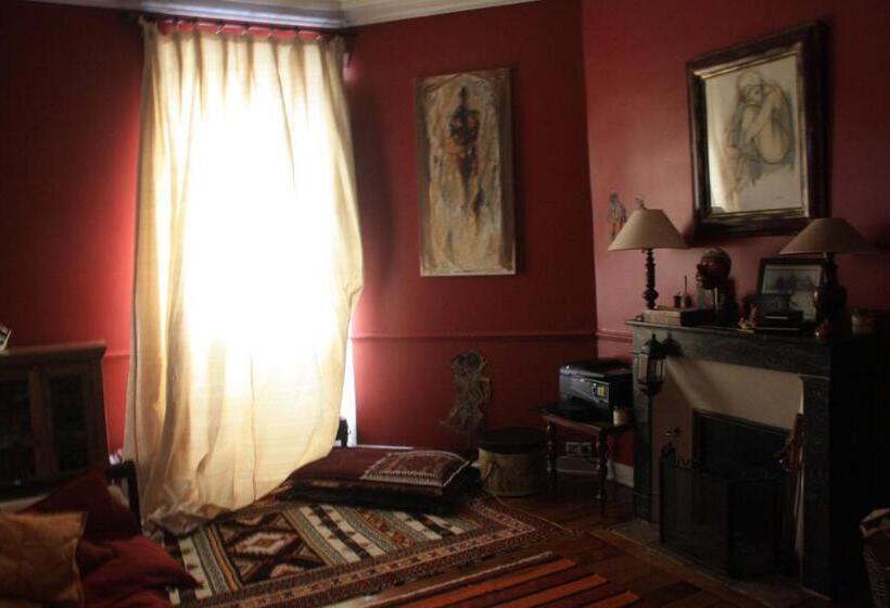 غرفة قياسية, La Maison Bleue