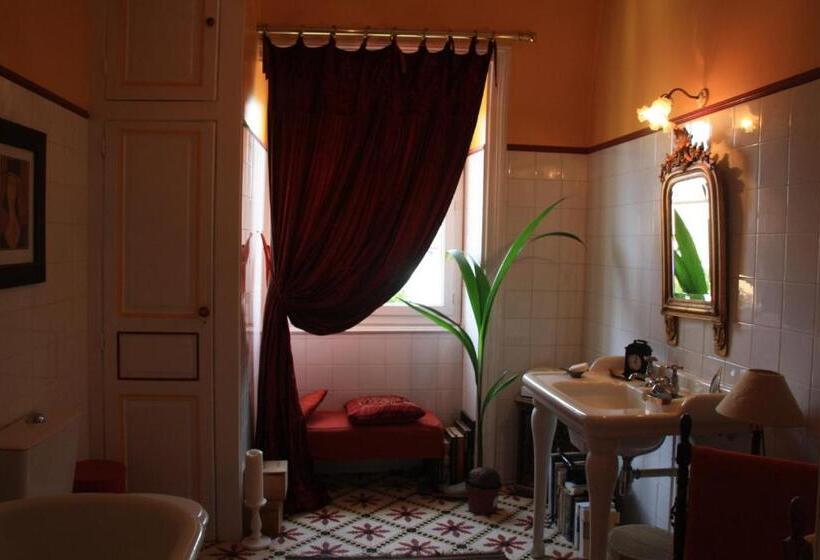 Standard room with outdoor bath, La Maison Bleue