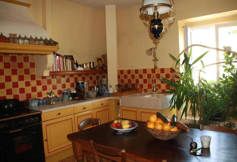 غرفة قياسية, La Maison Bleue