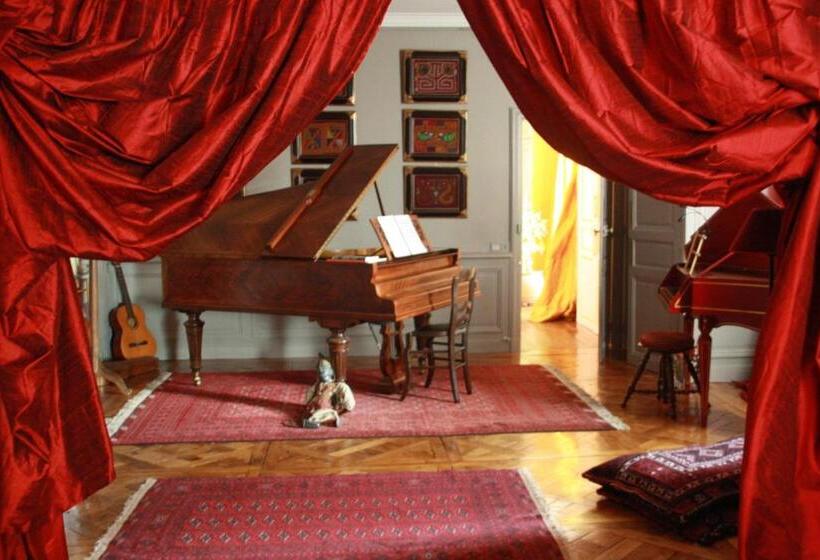 غرفة قياسية, La Maison Bleue